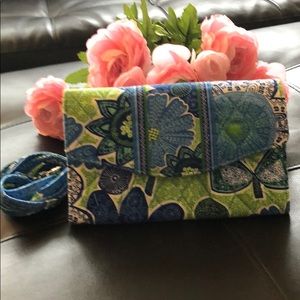 Vera Bradley Crossbody/Wallet in Doodle Daisy